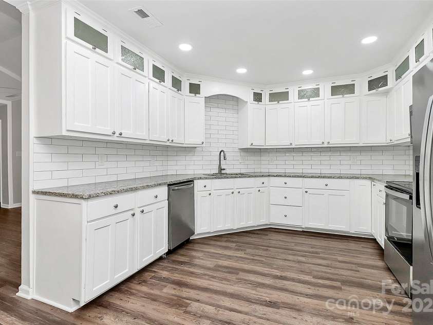 1540 Nichole Lane, Fort Mill, SC 29708.  MLS# CAR4282130, YatesRealty ID 34153. Beautiful Kitchen