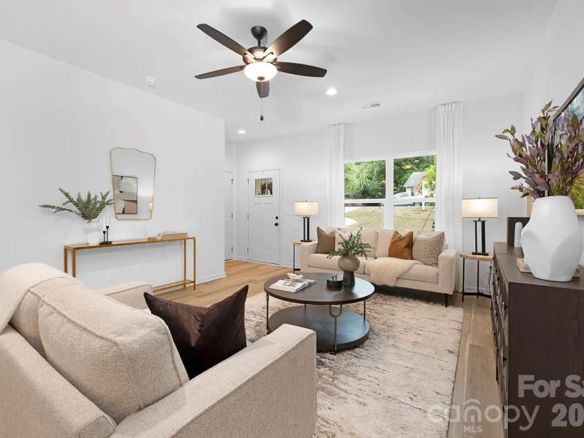 9012 Potomac Boulevard, Charlotte, NC 28216.  MLS# CAR4389028, YatesRealty ID 34154. Representative