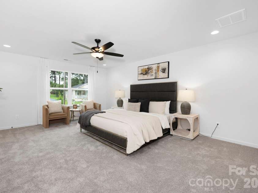 9012 Potomac Boulevard, Charlotte, NC 28216.  MLS# CAR4389028, YatesRealty ID 34154. Representative