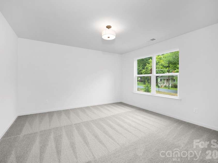 9012 Potomac Boulevard, Charlotte, NC 28216.  MLS# CAR4389028, YatesRealty ID 34154. Representative