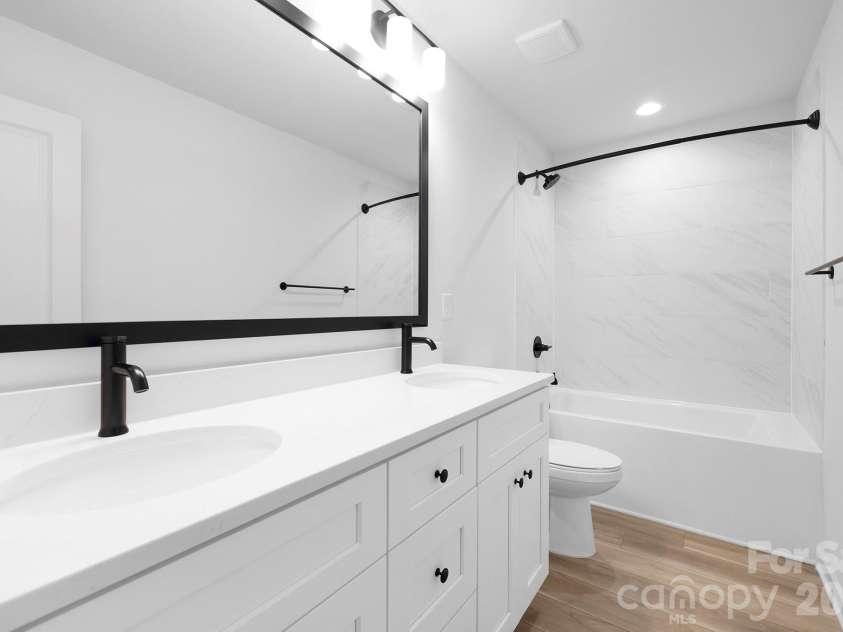 9012 Potomac Boulevard, Charlotte, NC 28216.  MLS# CAR4389028, YatesRealty ID 34154. Representative