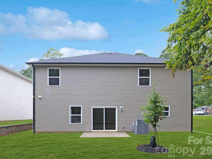 9012 Potomac Boulevard, Charlotte, NC 28216.  MLS# CAR4389028, YatesRealty ID 34154. Representative