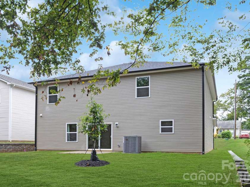 9012 Potomac Boulevard, Charlotte, NC 28216.  MLS# CAR4389028, YatesRealty ID 34154. Representative