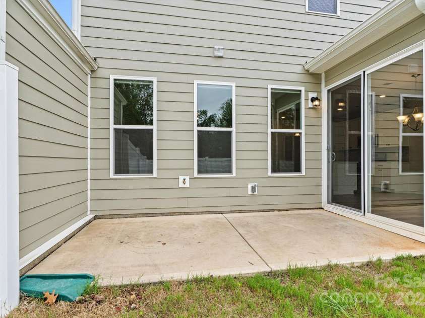 8233 Merryvale Lane, Charlotte, NC 28214.  MLS# CAR4293433, YatesRealty ID 34155. 