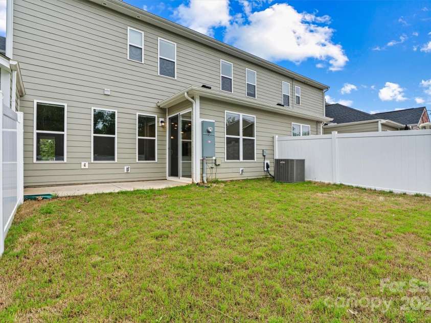 8233 Merryvale Lane, Charlotte, NC 28214.  MLS# CAR4293433, YatesRealty ID 34155. 