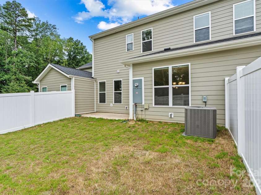 8233 Merryvale Lane, Charlotte, NC 28214.  MLS# CAR4293433, YatesRealty ID 34155. 