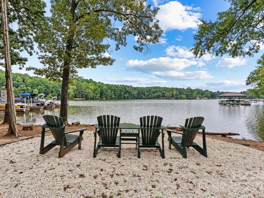 8233 Merryvale Lane, Charlotte, NC 28214.  MLS# CAR4293433, YatesRealty ID 34155. 