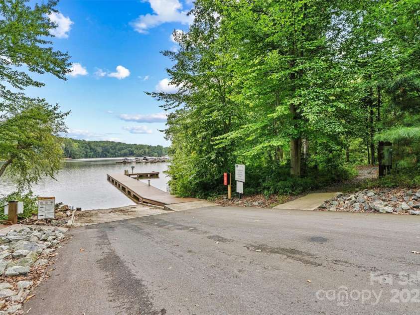 8233 Merryvale Lane, Charlotte, NC 28214.  MLS# CAR4293433, YatesRealty ID 34155. Residents enjoy exclusive access to a private boat ramp—making it easy to launch into lake adventures right from the neighborhood, whether you're heading out to paddle, fish, or cruise the scenic waters of Lake Wylie