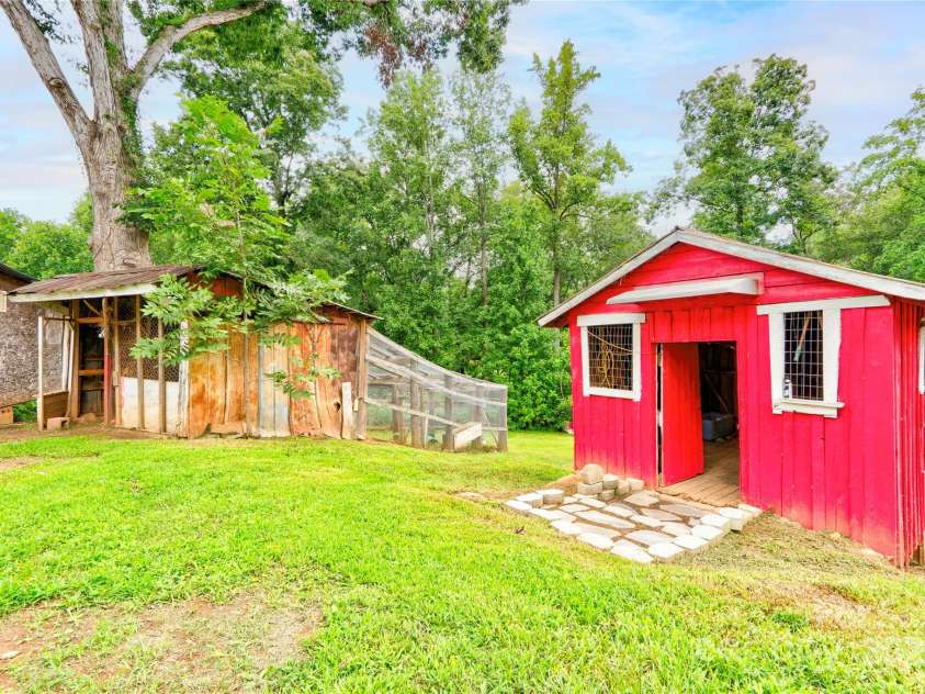 139 Sperling Drive, Shelby, NC 28150.  MLS# CAR4291740, YatesRealty ID 34157. 