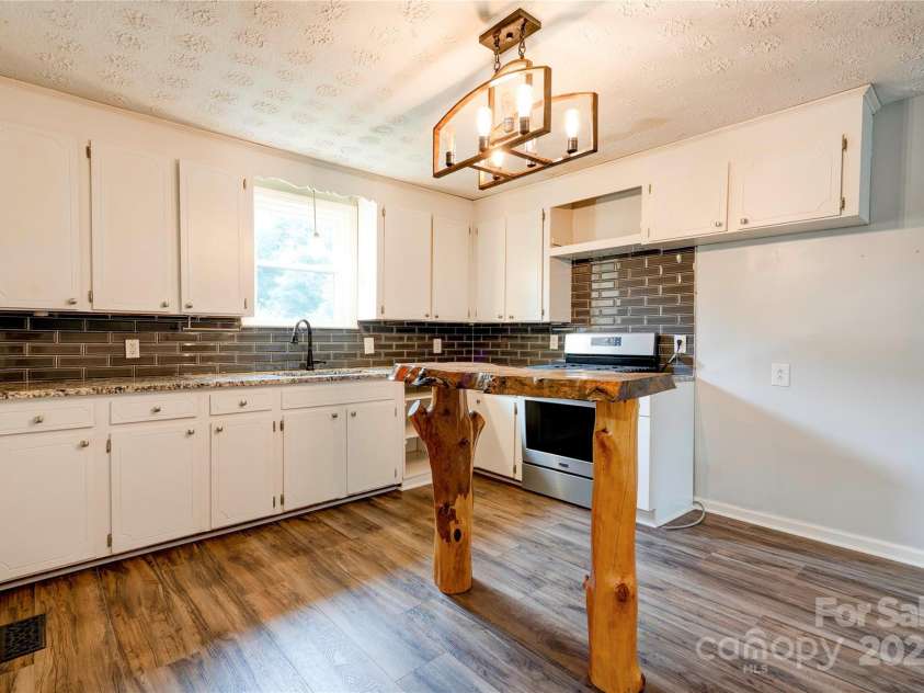 139 Sperling Drive, Shelby, NC 28150.  MLS# CAR4291740, YatesRealty ID 34157. 