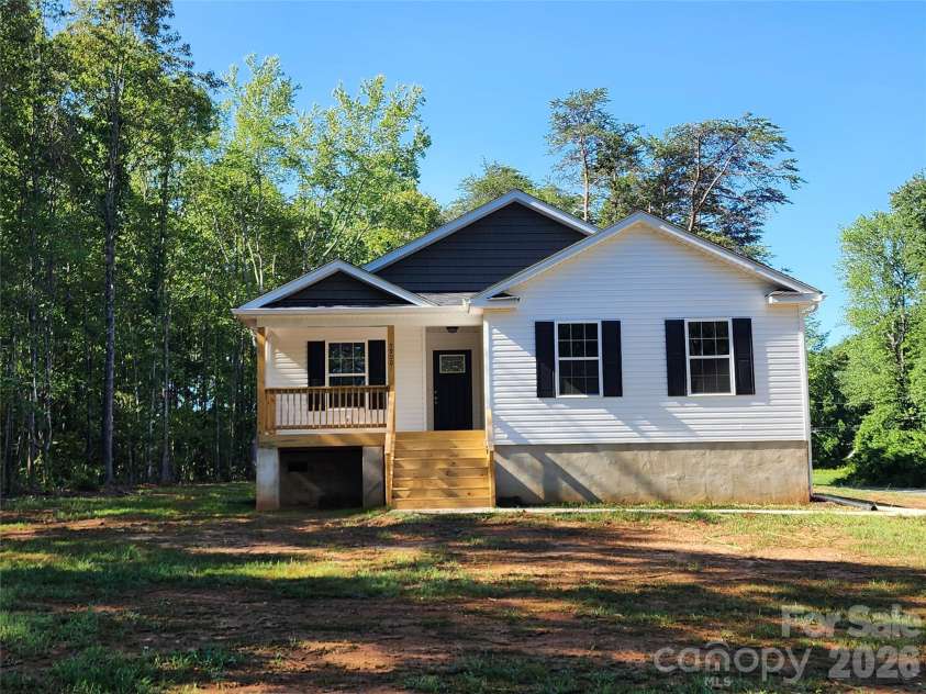 5900 Flamingo Drive, Conover, NC 28613.  MLS# CAR4415177, YatesRealty ID 34158. Front Elev w/Covered Front Porch