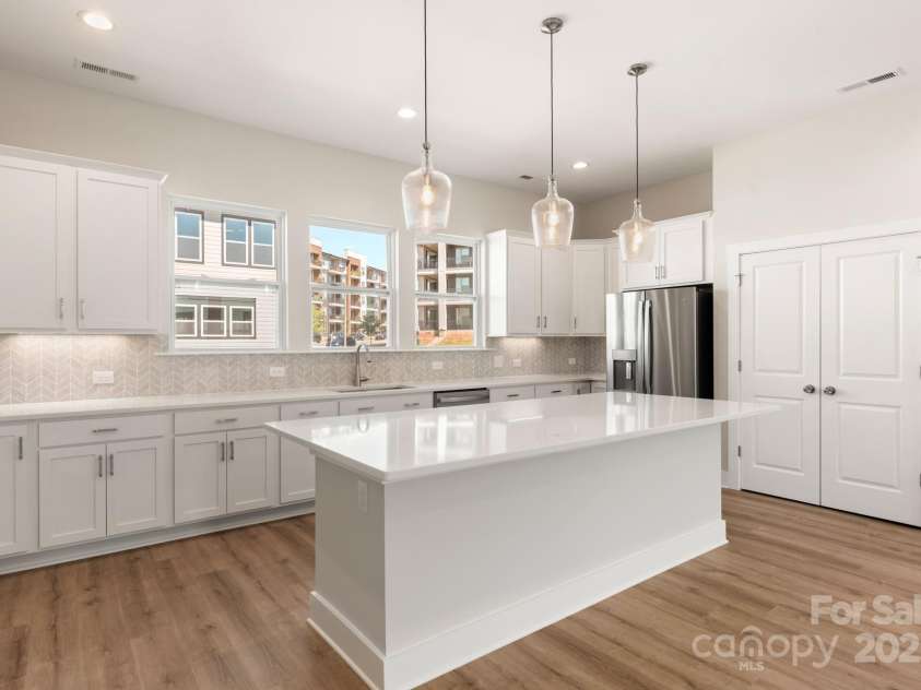 320 Ferebee Place, Charlotte, NC 28213.  MLS# CAR4141671, YatesRealty ID 3416. Kitchen