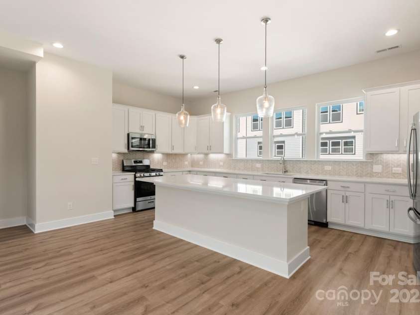 320 Ferebee Place, Charlotte, NC 28213.  MLS# CAR4141671, YatesRealty ID 3416. Kitchen