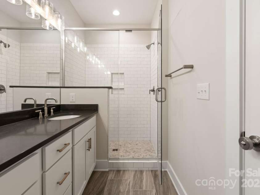 320 Ferebee Place, Charlotte, NC 28213.  MLS# CAR4141671, YatesRealty ID 3416. Premier Bath