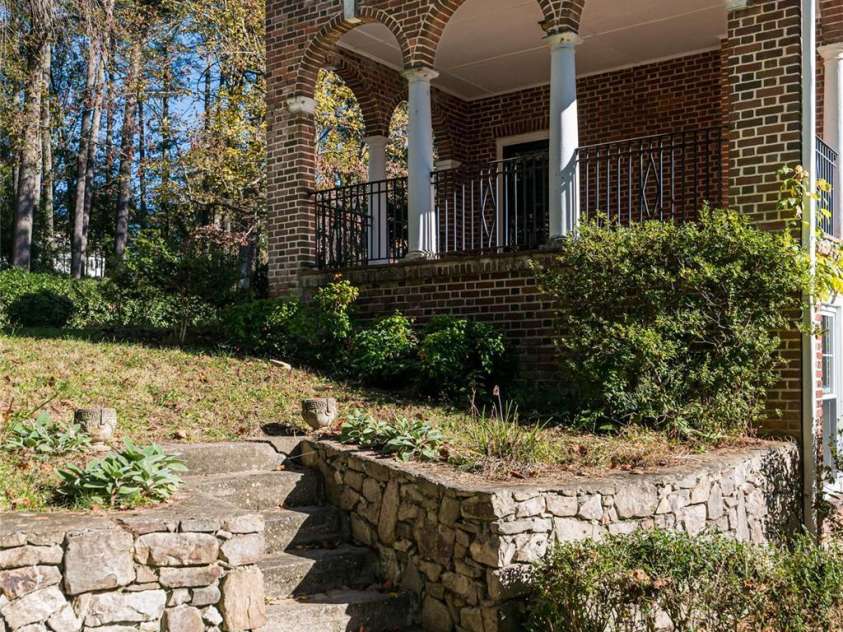 325 Vanderbilt Road, Asheville, NC 28803.  MLS# CAR4311478, YatesRealty ID 3416. 
