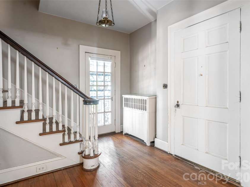 325 Vanderbilt Road, Asheville, NC 28803.  MLS# CAR4311478, YatesRealty ID 3416. 