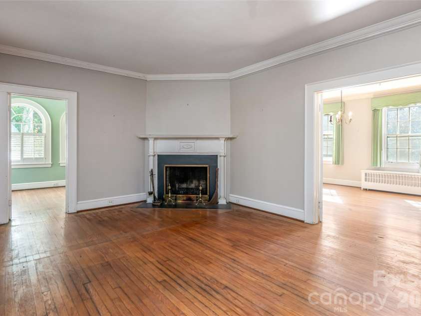 325 Vanderbilt Road, Asheville, NC 28803.  MLS# CAR4311478, YatesRealty ID 3416. 