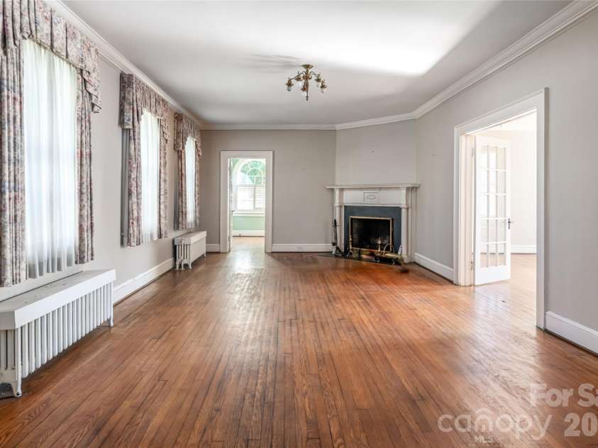 325 Vanderbilt Road, Asheville, NC 28803.  MLS# CAR4311478, YatesRealty ID 3416. 