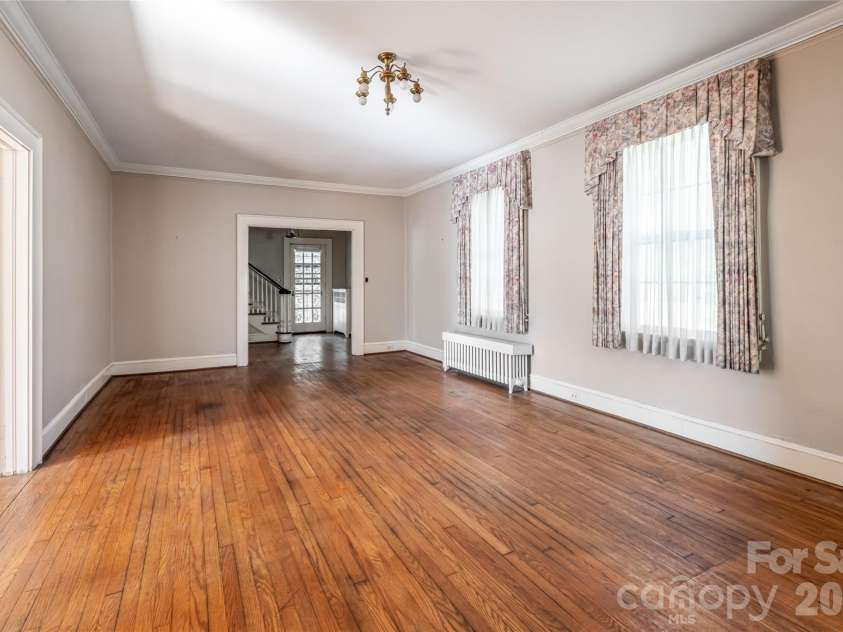 325 Vanderbilt Road, Asheville, NC 28803.  MLS# CAR4311478, YatesRealty ID 3416. 