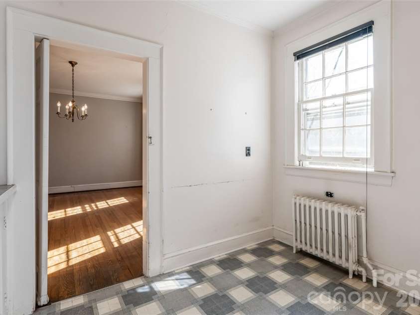 325 Vanderbilt Road, Asheville, NC 28803.  MLS# CAR4311478, YatesRealty ID 3416. 