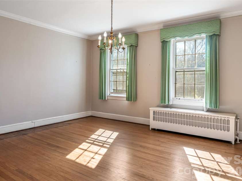 325 Vanderbilt Road, Asheville, NC 28803.  MLS# CAR4311478, YatesRealty ID 3416. 