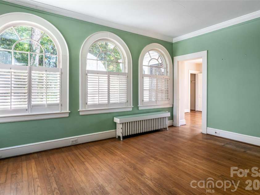 325 Vanderbilt Road, Asheville, NC 28803.  MLS# CAR4311478, YatesRealty ID 3416. 