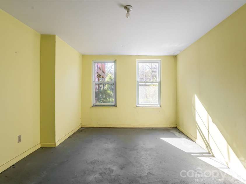 325 Vanderbilt Road, Asheville, NC 28803.  MLS# CAR4311478, YatesRealty ID 3416. 