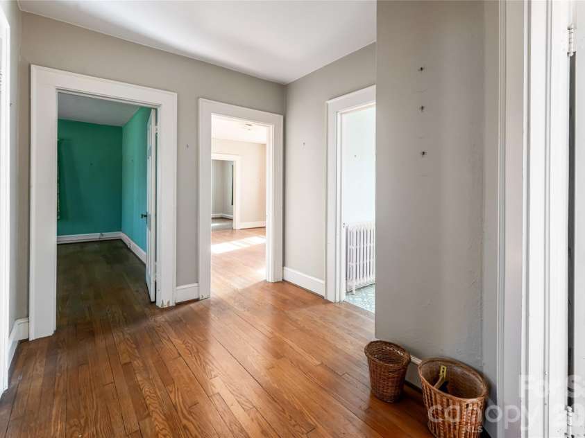 325 Vanderbilt Road, Asheville, NC 28803.  MLS# CAR4311478, YatesRealty ID 3416. 