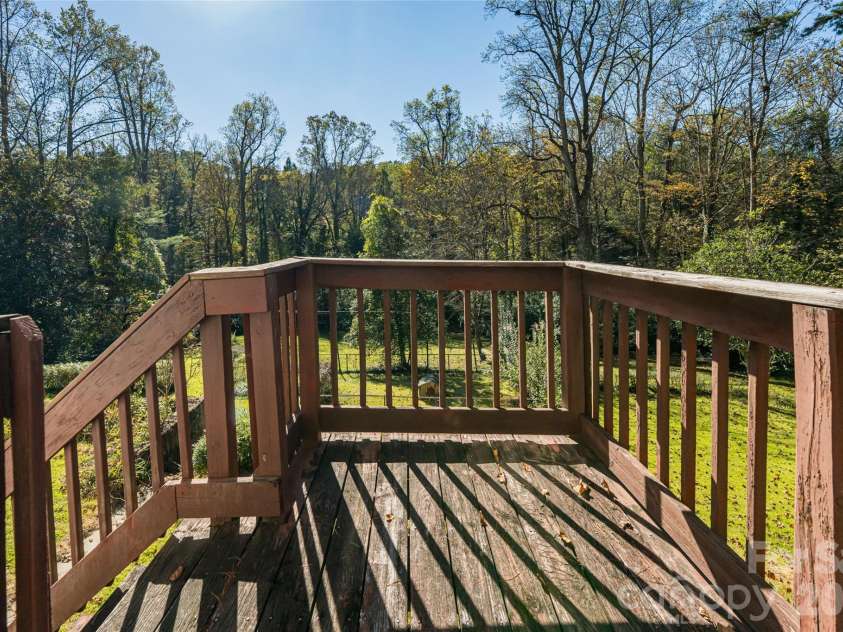 325 Vanderbilt Road, Asheville, NC 28803.  MLS# CAR4311478, YatesRealty ID 3416. 