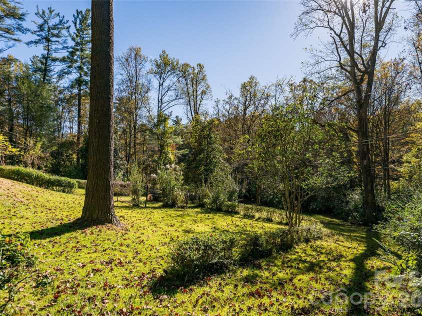 325 Vanderbilt Road, Asheville, NC 28803.  MLS# CAR4311478, YatesRealty ID 3416. 