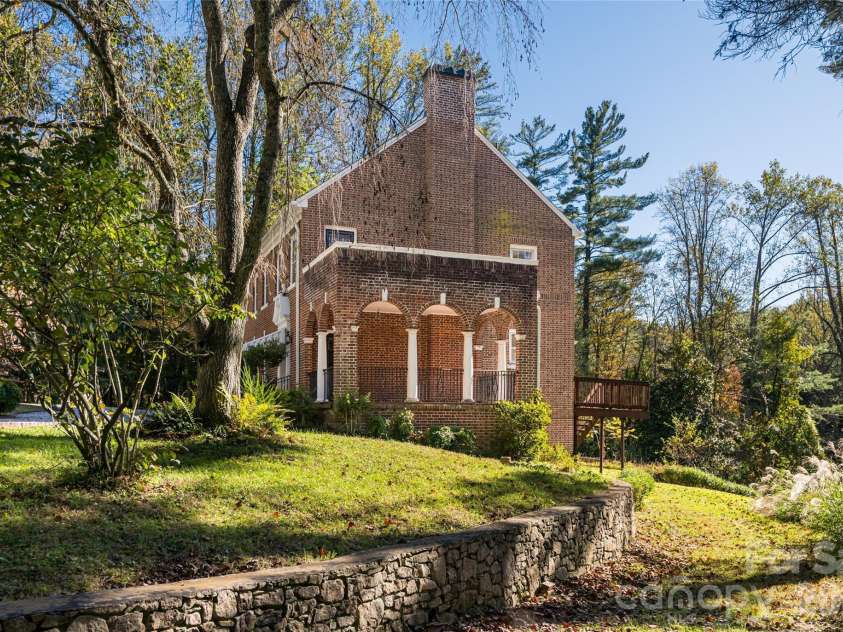 325 Vanderbilt Road, Asheville, NC 28803.  MLS# CAR4311478, YatesRealty ID 3416. 
