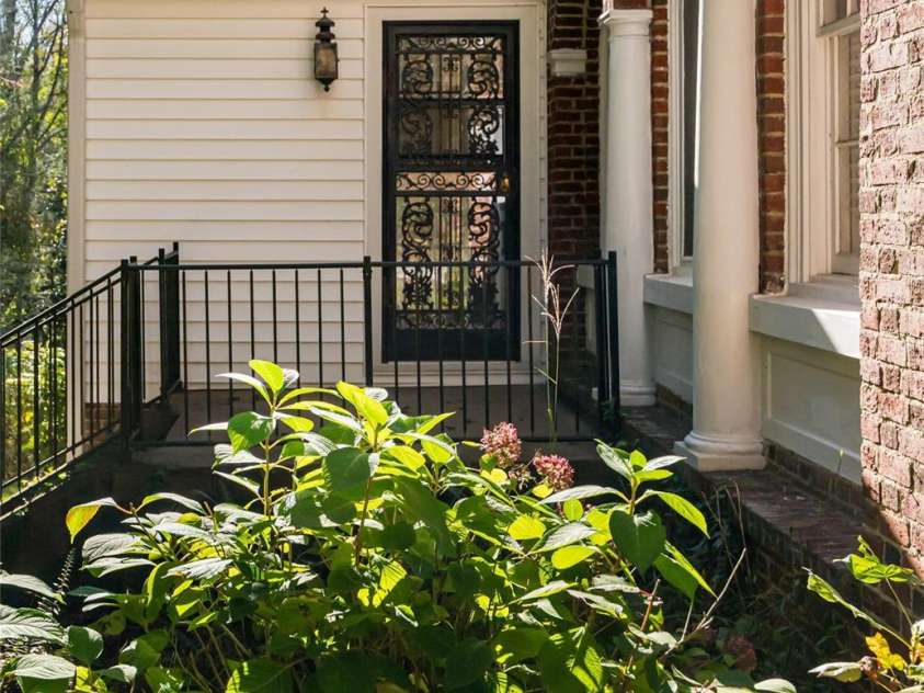 325 Vanderbilt Road, Asheville, NC 28803.  MLS# CAR4311478, YatesRealty ID 3416. 