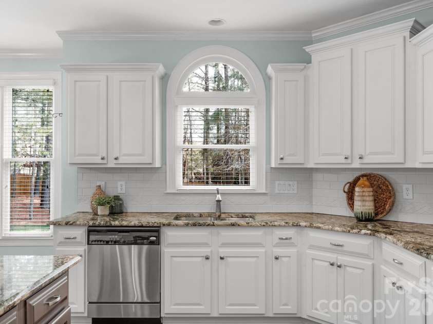7300 Stonehaven Drive, Waxhaw, NC 28173.  MLS# CAR4351907, YatesRealty ID 3416. 
