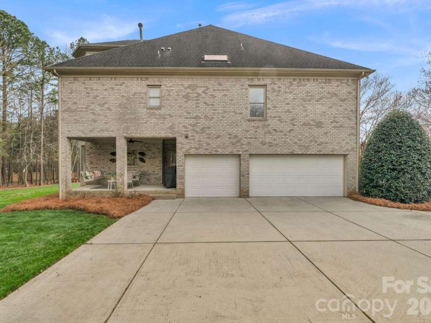 7300 Stonehaven Drive, Waxhaw, NC 28173.  MLS# CAR4351907, YatesRealty ID 3416. 