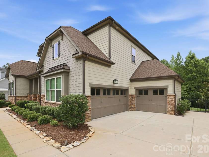 2411 Madeira Circle, Waxhaw, NC 28173.  MLS# CAR4394569, YatesRealty ID 34160. 