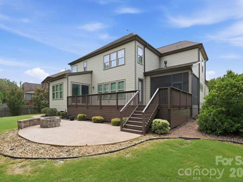 2411 Madeira Circle, Waxhaw, NC 28173.  MLS# CAR4394569, YatesRealty ID 34160. 