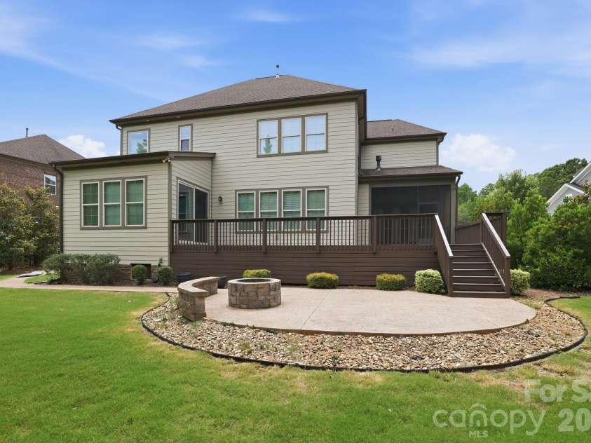 2411 Madeira Circle, Waxhaw, NC 28173.  MLS# CAR4394569, YatesRealty ID 34160. 