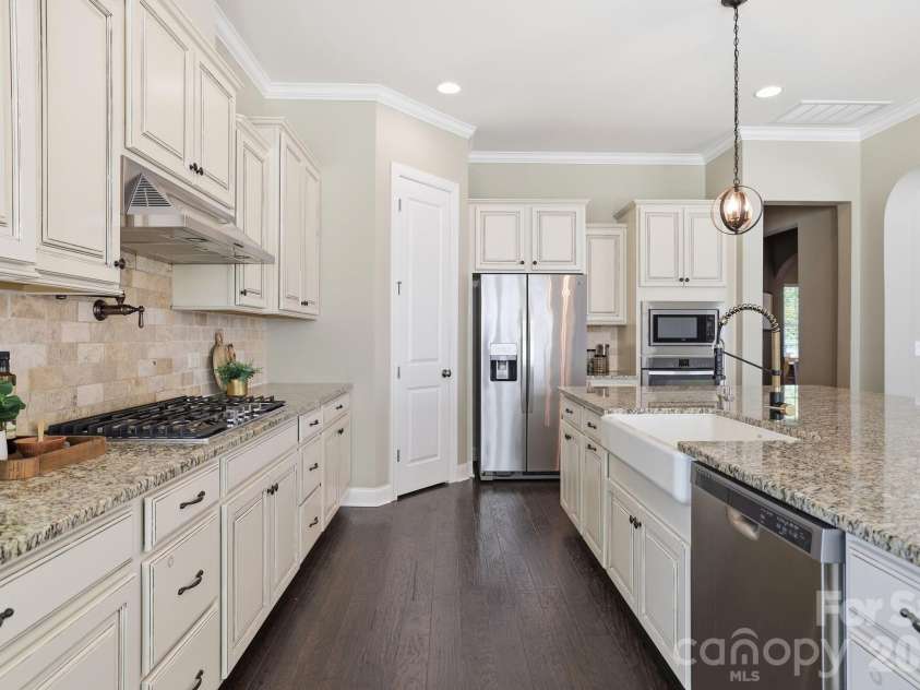 2411 Madeira Circle, Waxhaw, NC 28173.  MLS# CAR4394569, YatesRealty ID 34160. 
