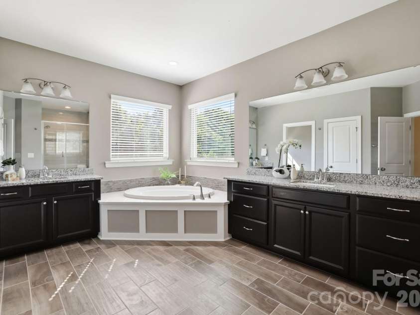 2411 Madeira Circle, Waxhaw, NC 28173.  MLS# CAR4394569, YatesRealty ID 34160. 