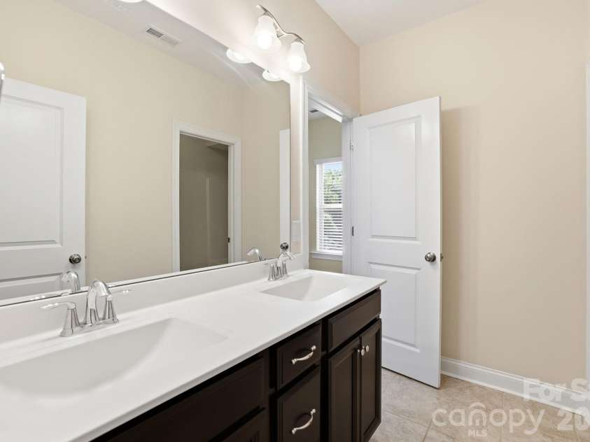 2411 Madeira Circle, Waxhaw, NC 28173.  MLS# CAR4394569, YatesRealty ID 34160. 