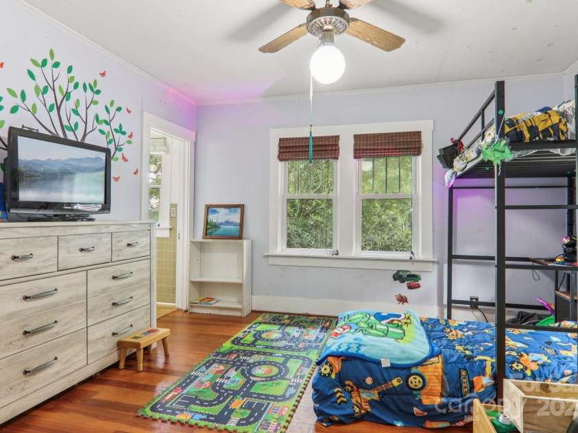 914 White Pine Drive, Hendersonville, NC 28739.  MLS# CAR4294611, YatesRealty ID 34160. Kids Bedroom