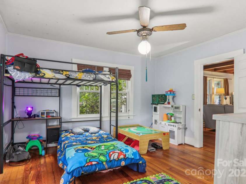 914 White Pine Drive, Hendersonville, NC 28739.  MLS# CAR4294611, YatesRealty ID 34160. Kids Bedroom