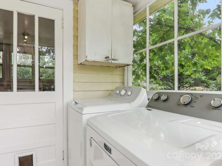 914 White Pine Drive, Hendersonville, NC 28739.  MLS# CAR4294611, YatesRealty ID 34160. Laundry Room