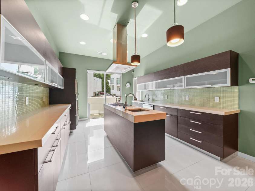 368 Viburnum Way Court, Charlotte, NC 28208.  MLS# CAR4395776, YatesRealty ID 34161. 