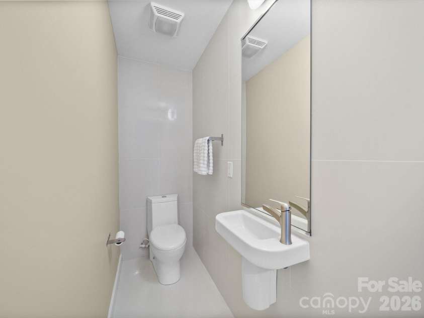 368 Viburnum Way Court, Charlotte, NC 28208.  MLS# CAR4395776, YatesRealty ID 34161. 