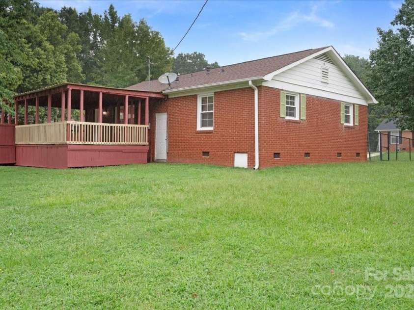 4401 Butler Road, Charlotte, NC 28208.  MLS# CAR4285626, YatesRealty ID 34161. 