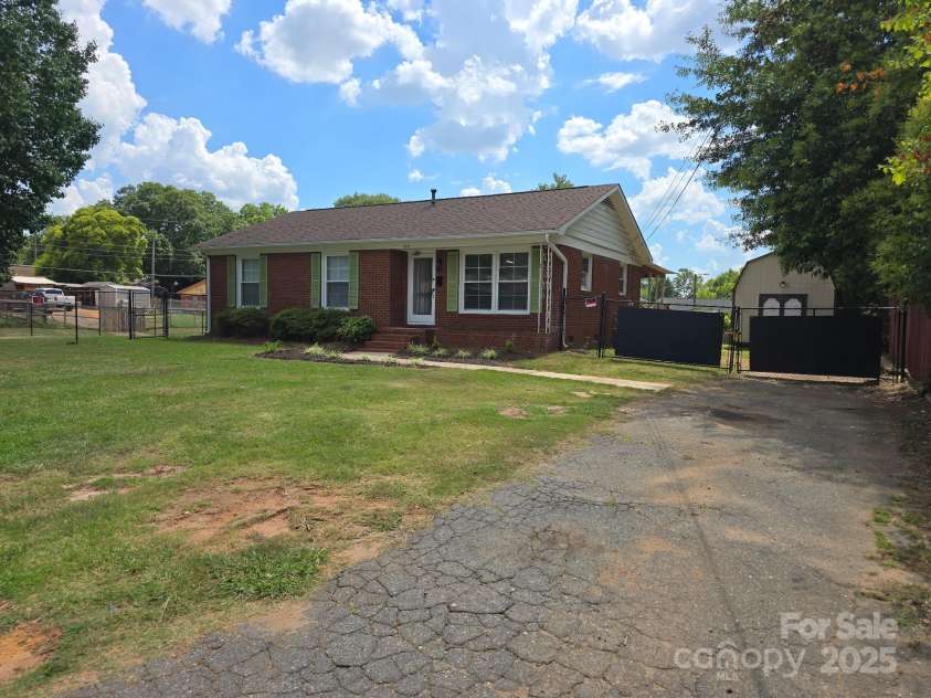 4401 Butler Road, Charlotte, NC 28208.  MLS# CAR4285626, YatesRealty ID 34161. 