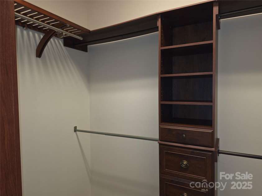 5933 Kirkwynd Commons Drive, Charlotte, NC 28278.  MLS# CAR4291416, YatesRealty ID 34162. 