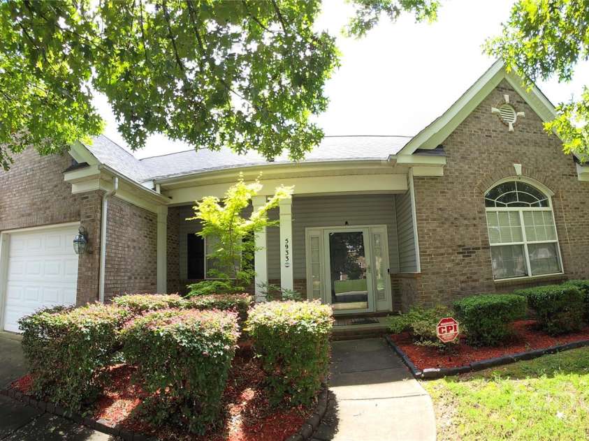 5933 Kirkwynd Commons Drive, Charlotte, NC 28278.  MLS# CAR4291416, YatesRealty ID 34162. 