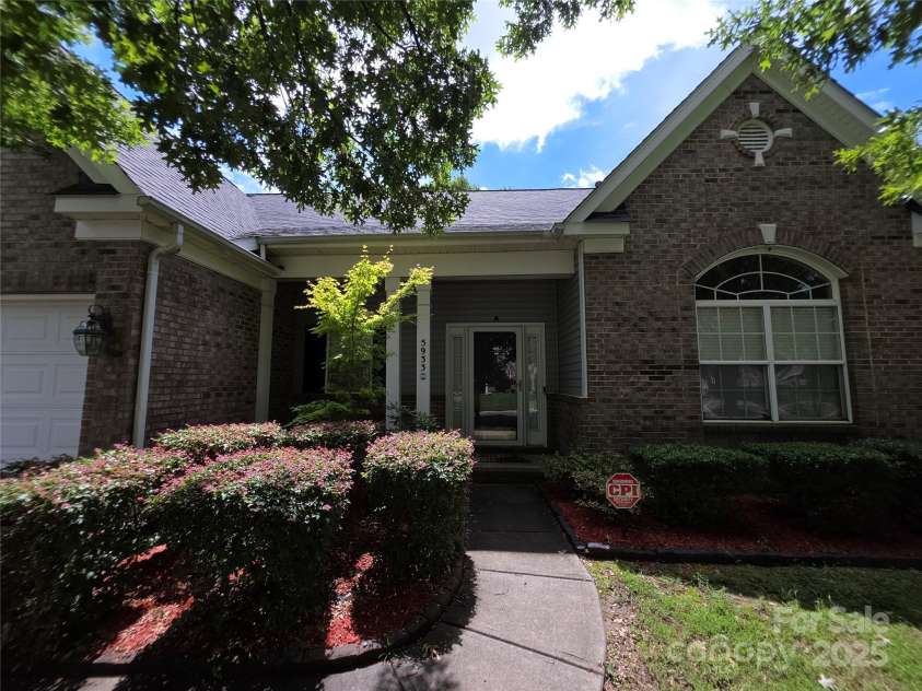5933 Kirkwynd Commons Drive, Charlotte, NC 28278.  MLS# CAR4291416, YatesRealty ID 34162. 